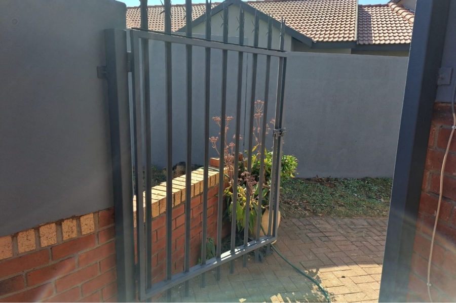 4 Bedroom Property for Sale in Buffelspoort Eco Estate North West